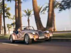 Britská automobilka Morgan vylepšuje modely Plus Four a Plus Six