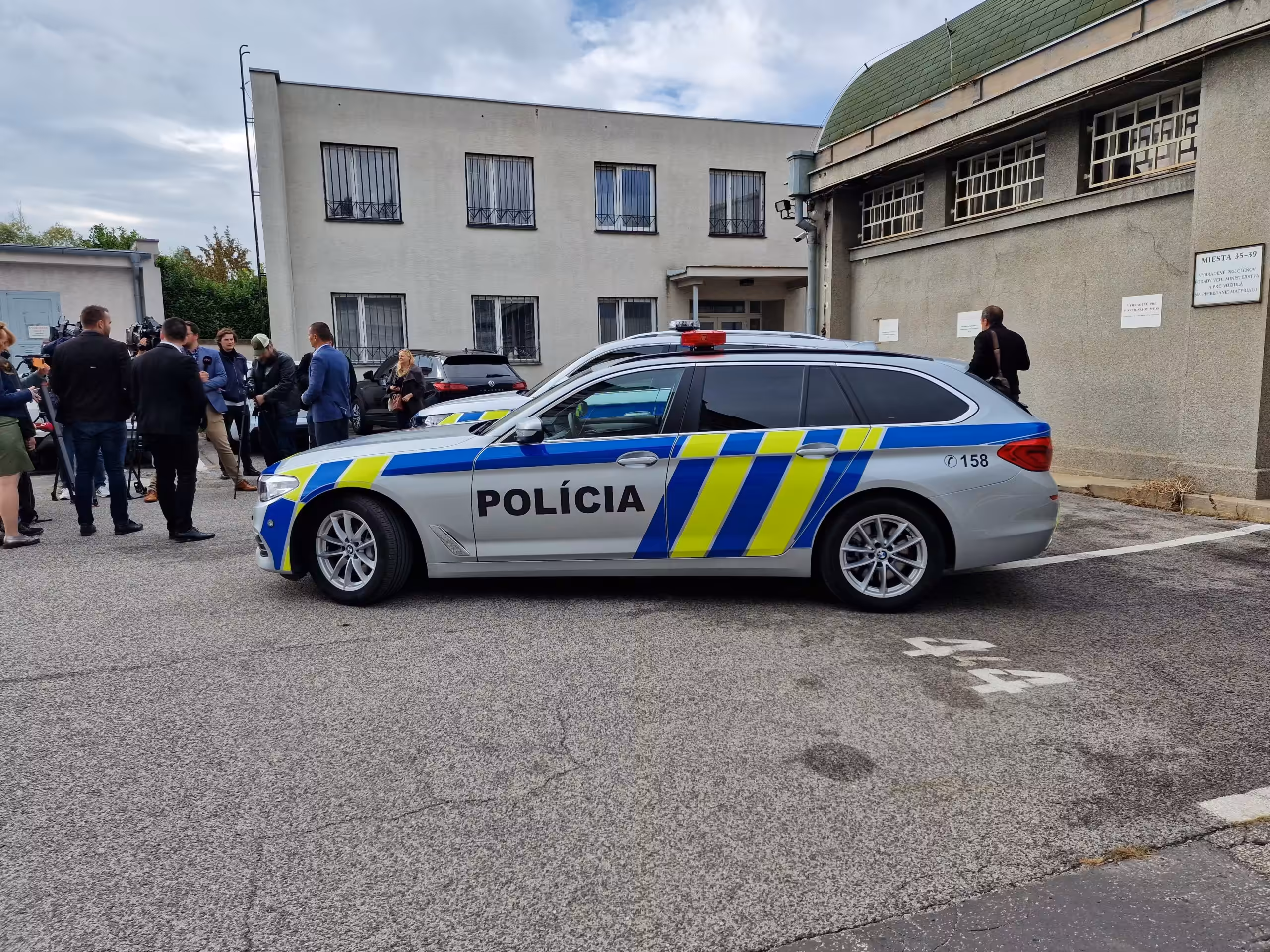 nové policajné autá