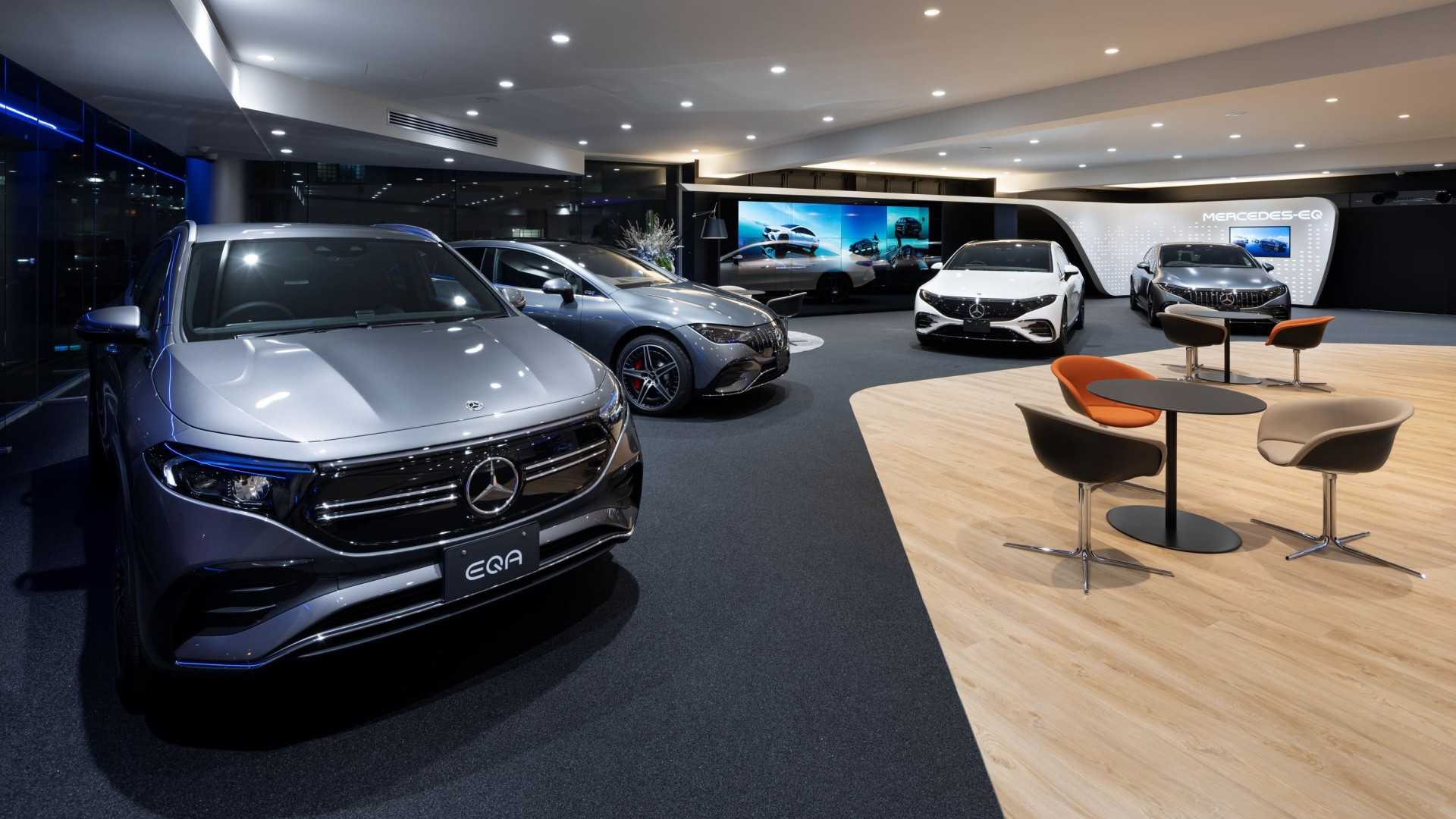 mercedes showroom