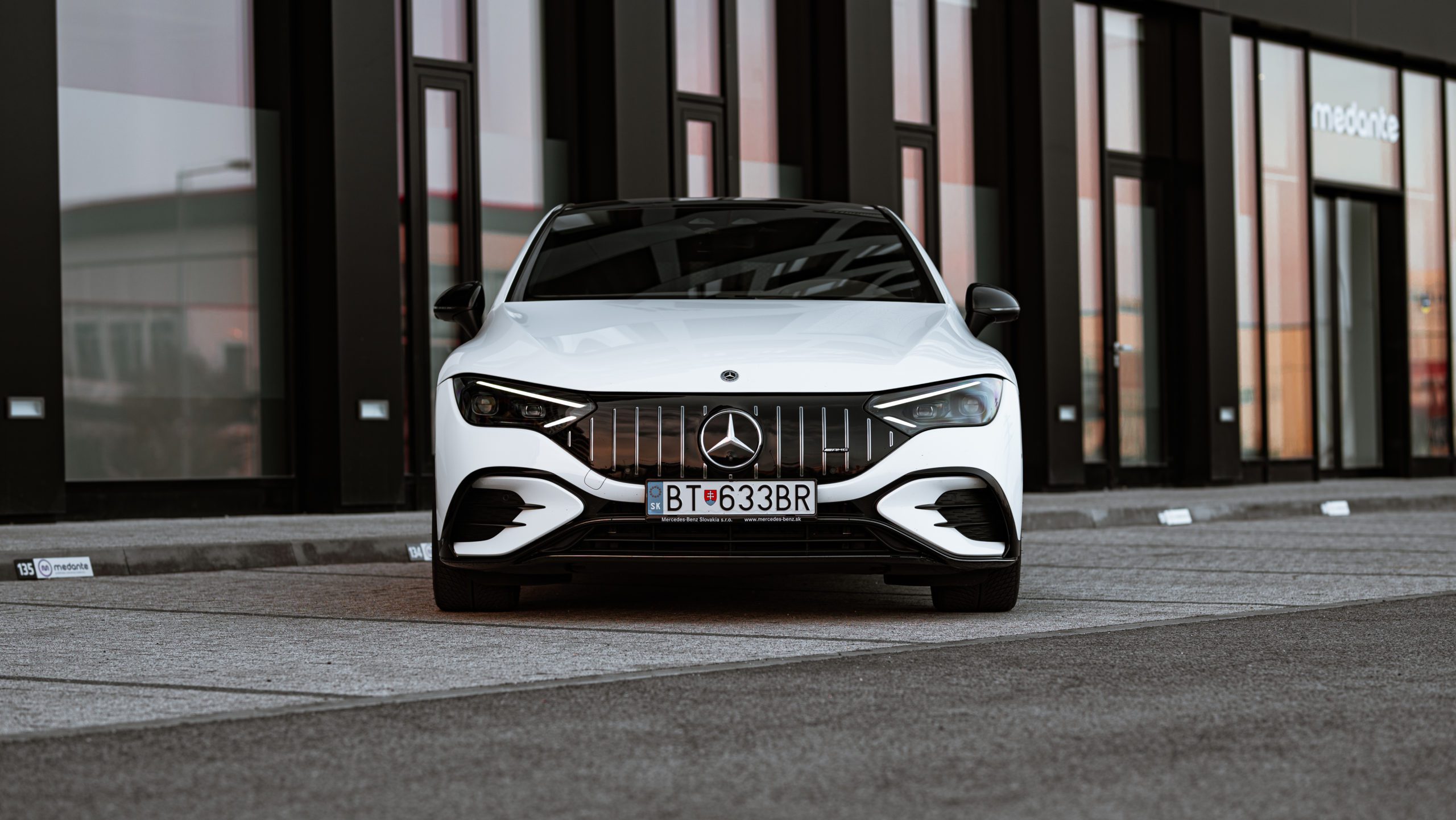 Mercedes-AMG EQE 43