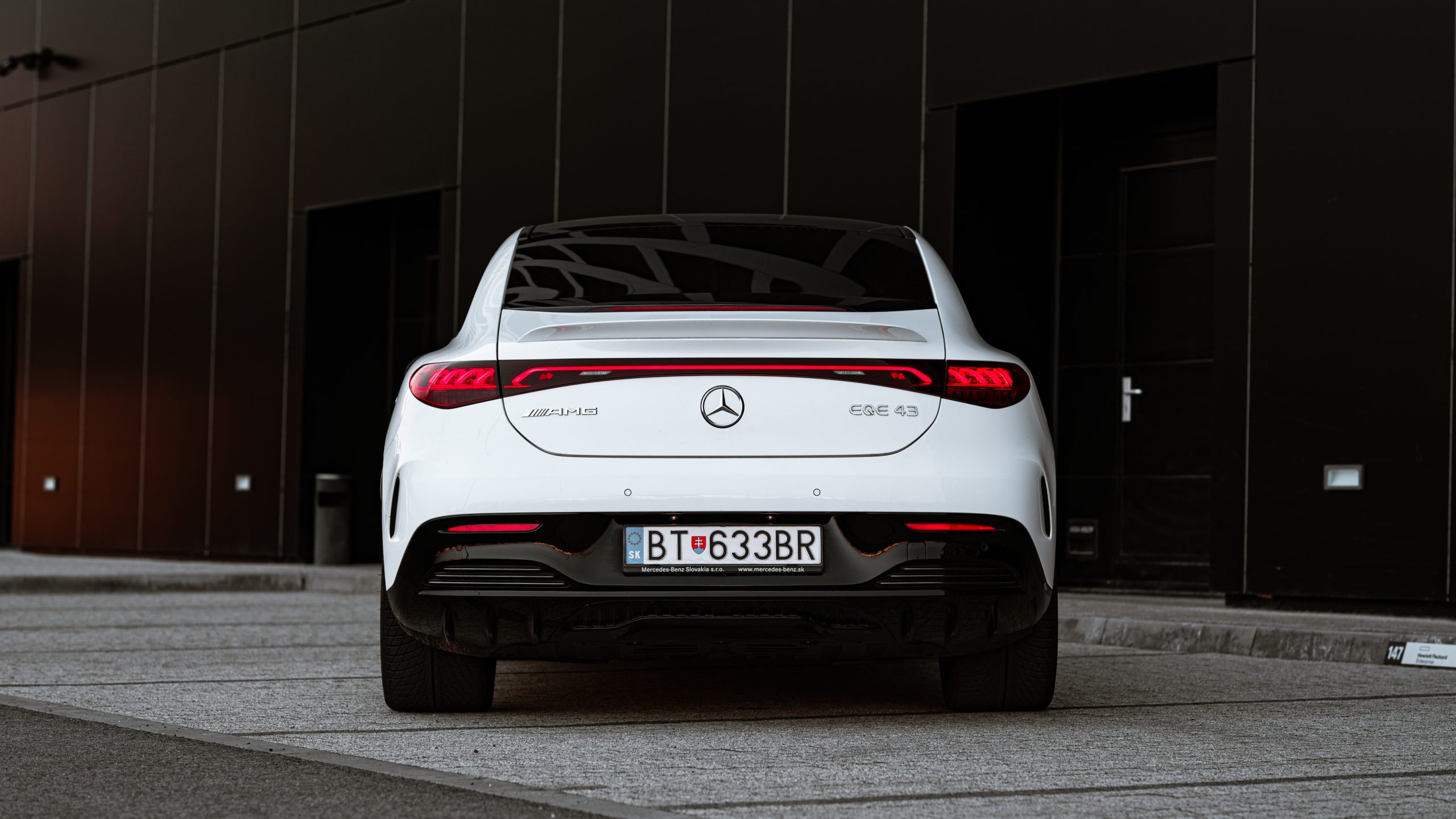 Mercedes-AMG EQE 43