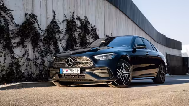 mercedes-c400e-DCMI-35