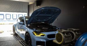 BMW M2 na valcovej brzde