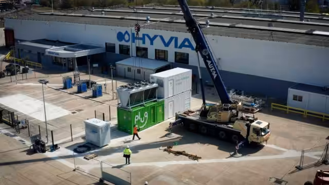 HYVIA_-_Installation_of_the_first_electrolyser_at_the_Flins_plant