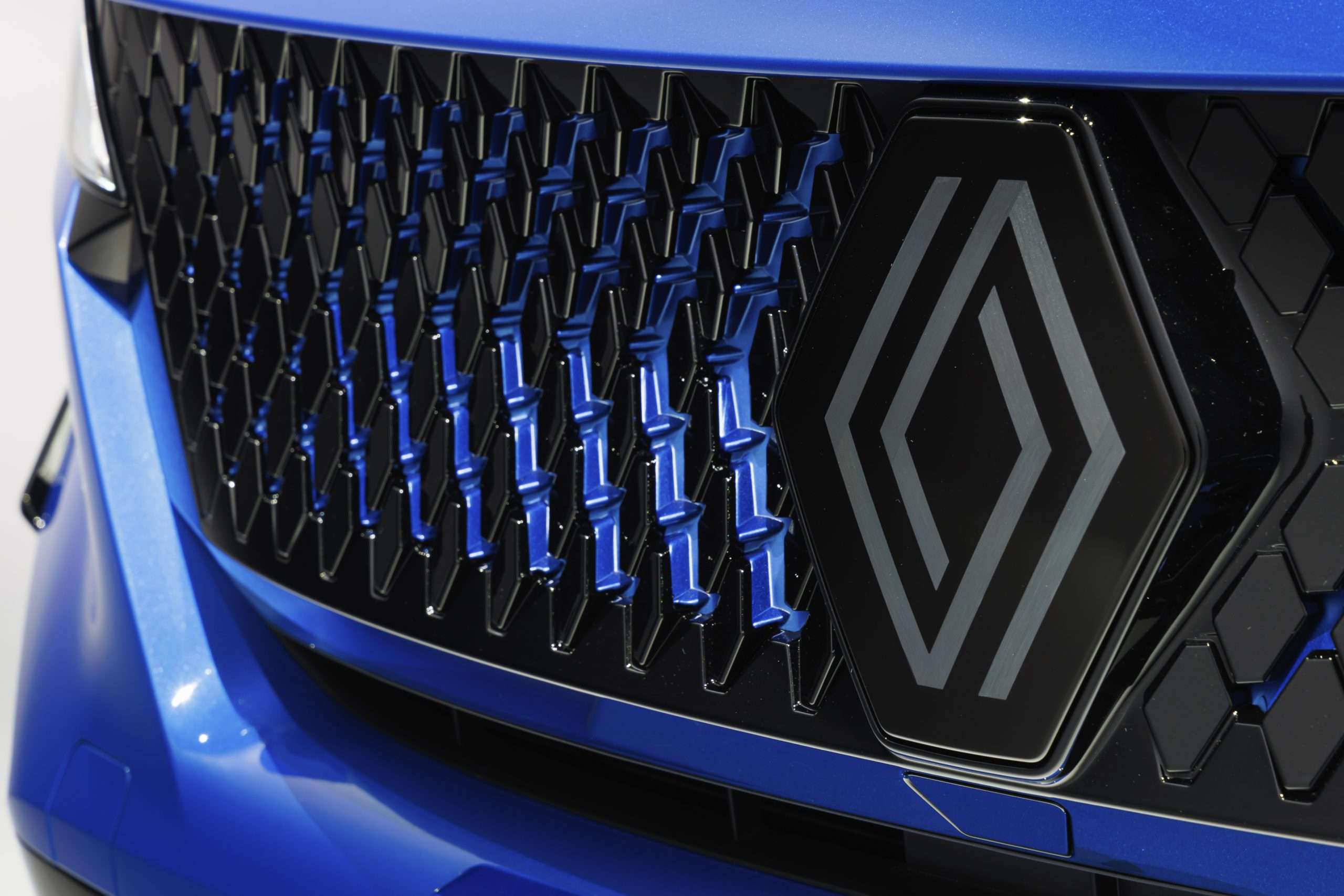 300 koní a spotreba Clia. Prichádza Renault s pohonom 4x4