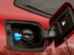 4 krajiny, 1300 km a spotreba 5 l/100 km. Toto prehliadané auto je perfektné na dlhé cesty viečko palivovej nádrže na vozidle BMW 420d Gran Coupe