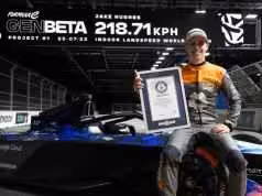 Monopost Formuly E pokoril rýchlostný rekord v interiéri