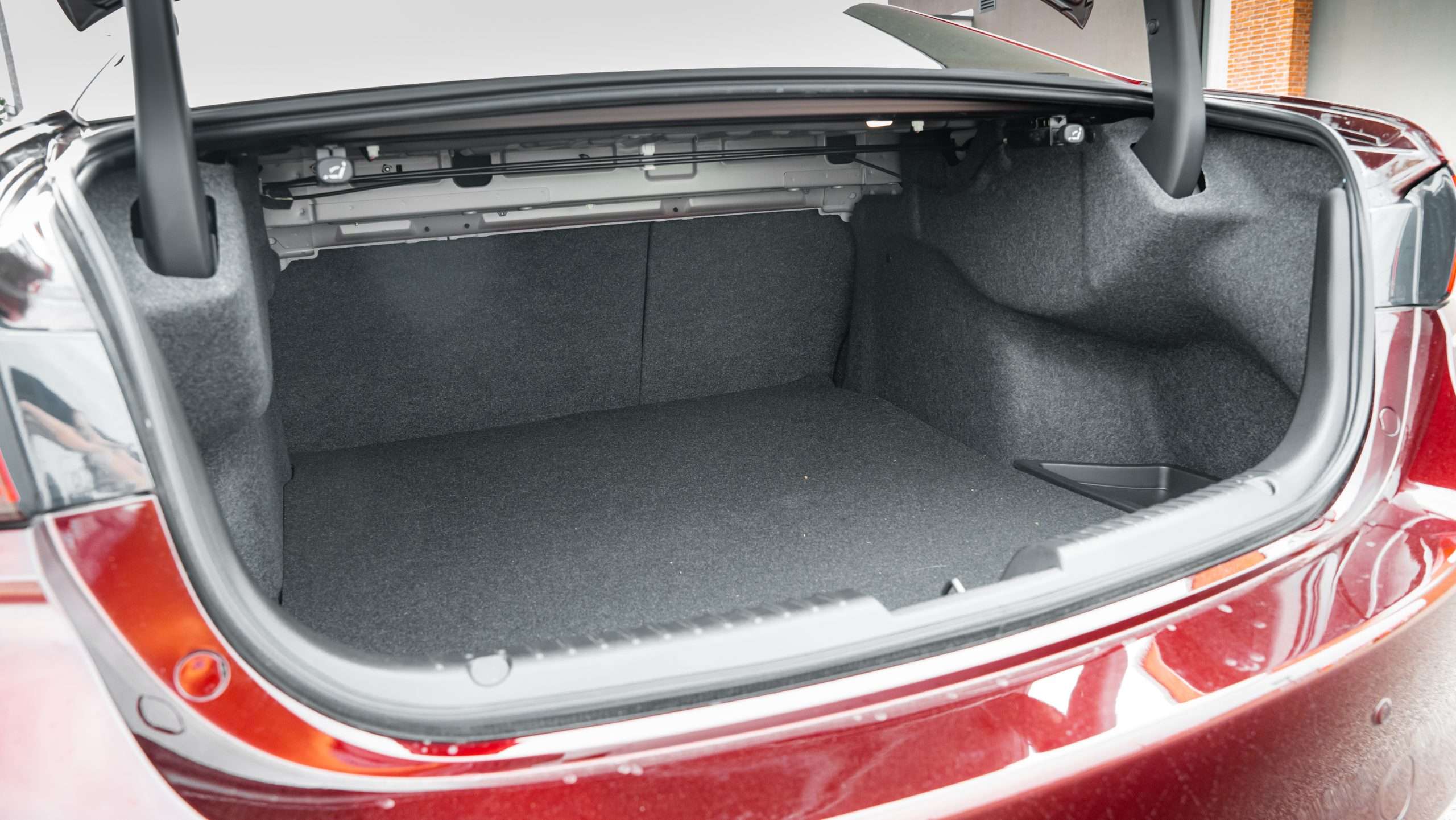 Mazda 6 sedan batožinový priestor