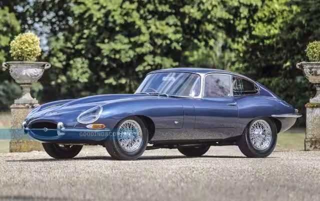 1961_Jaguar_E-Type_SI_38L_FHC_13_rrfsnx