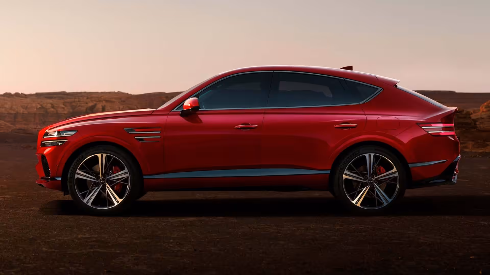 Genesis GV80 Coupe stojí z profilu