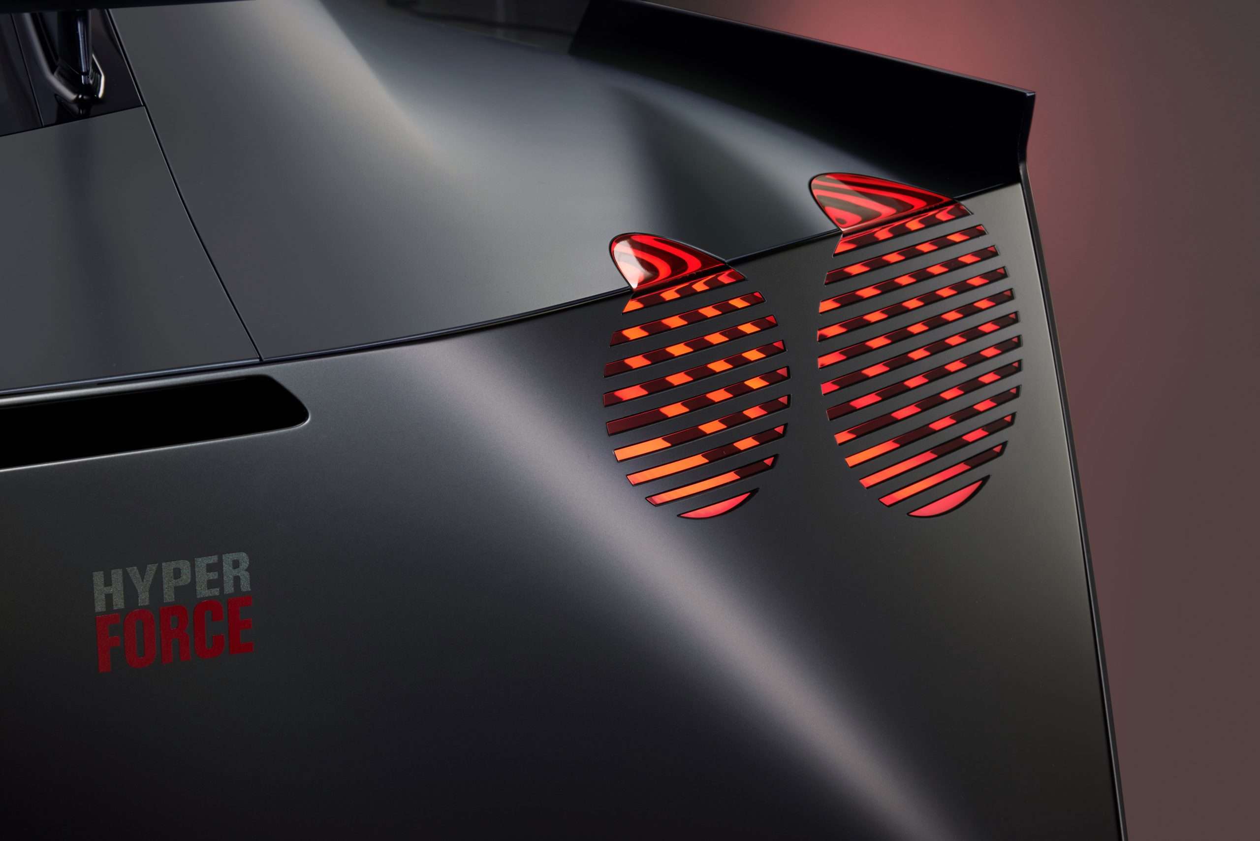 Nissan GT-R Hyper Force zadné svetlá