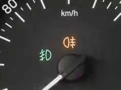 Chyby vodičov, za ktoré hrozia pokuty. Ako používať hmlovky?