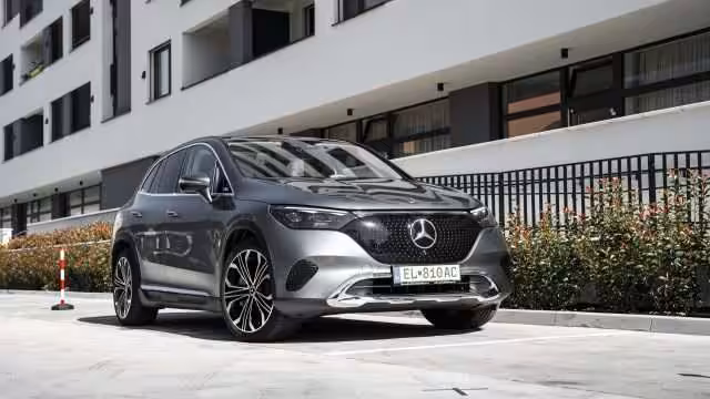 mercedes-eqe-suv-DCMI-34