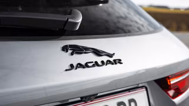 jaguar-fpace-svr-DCMI-21