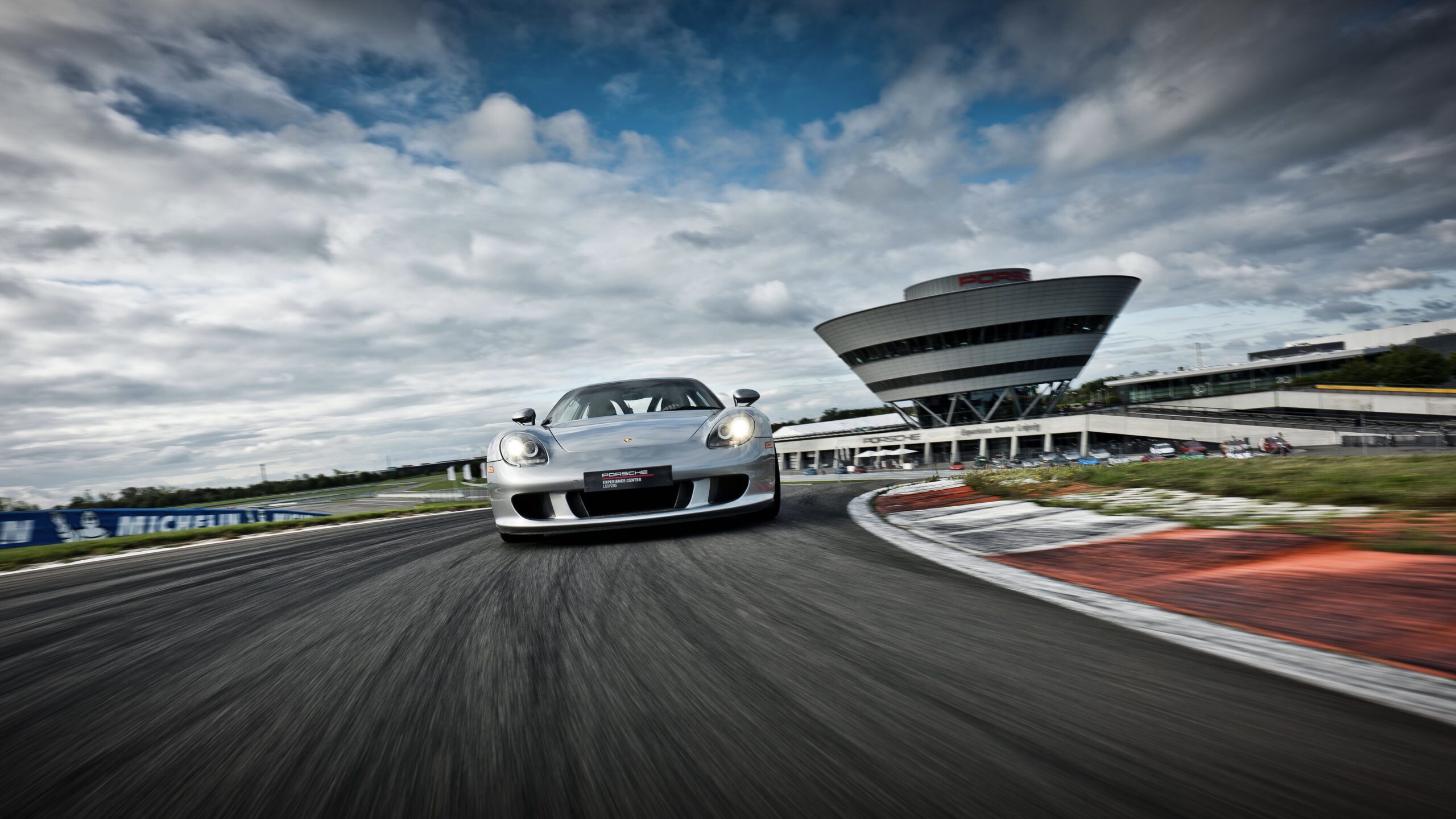 Porsche Carrera GT na okruhu