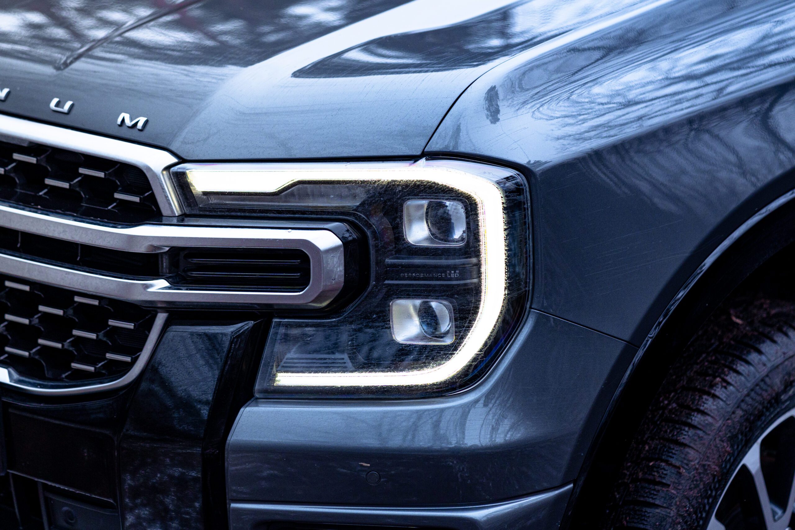 Ford Ranger predné svetlomety