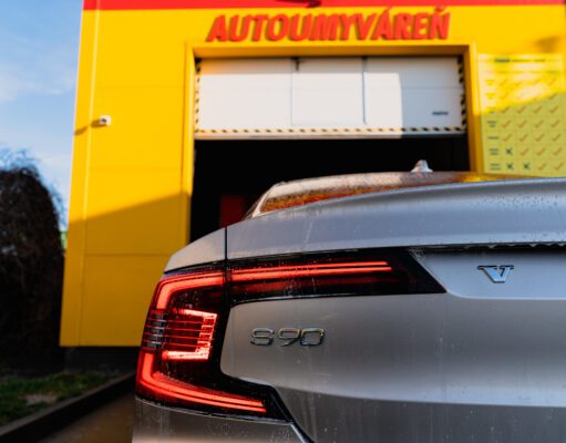 Auto na wapke iba ošpliechate. Takto ho umyjete rýchlo, lacno a kvalitne