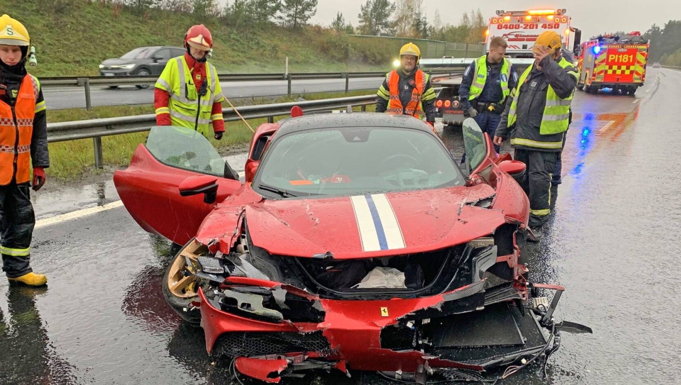 Ferrari SF90 Stradale po nehode na diaľnici