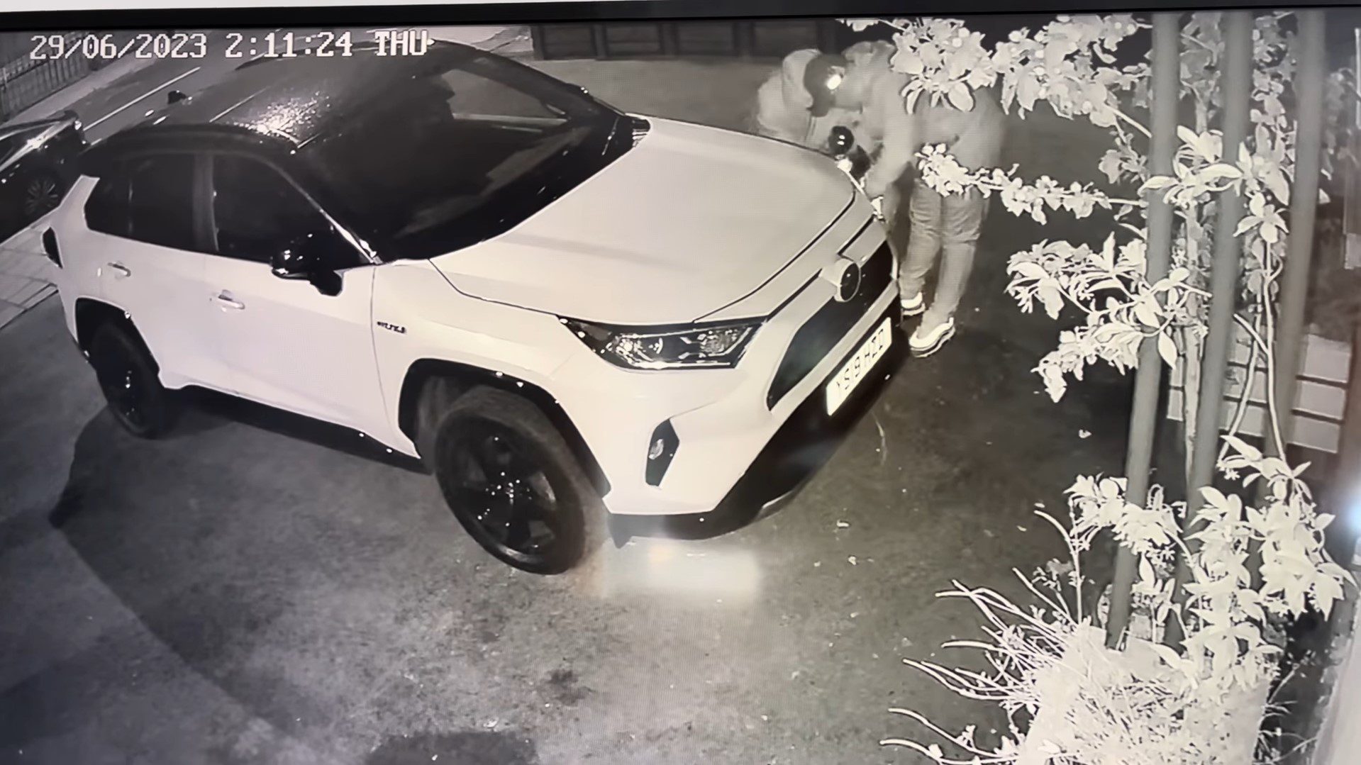 Screenshot videa Toyota RAV4 2019 - stolen in under 2 min - no key needed