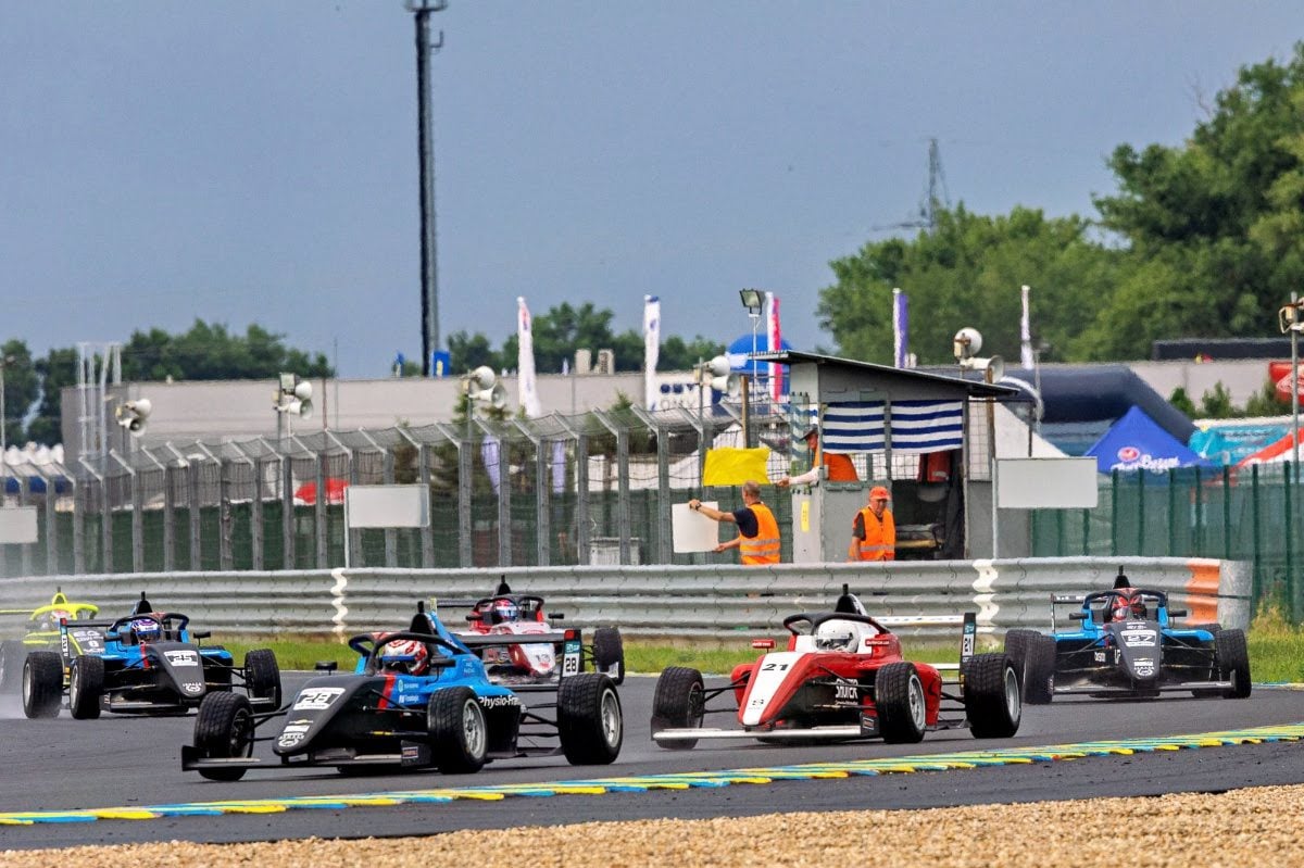 monoposty F4 na okruhu SLOVAKIA RING