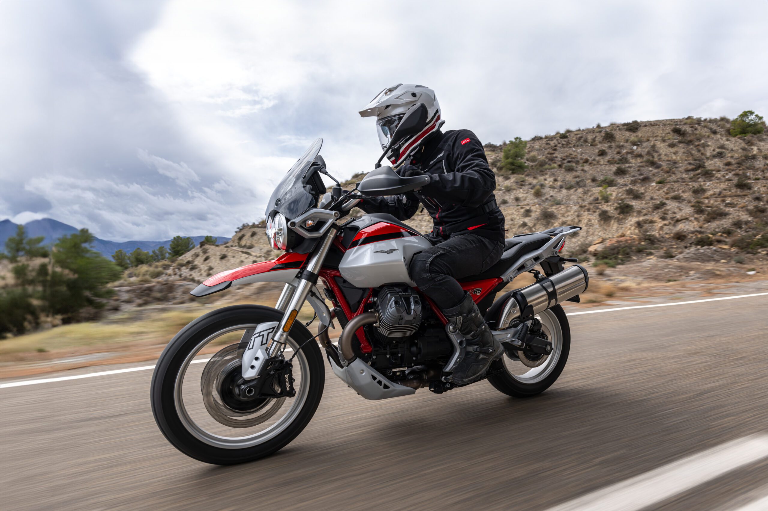 Moto Guzzi V85 TT 2024