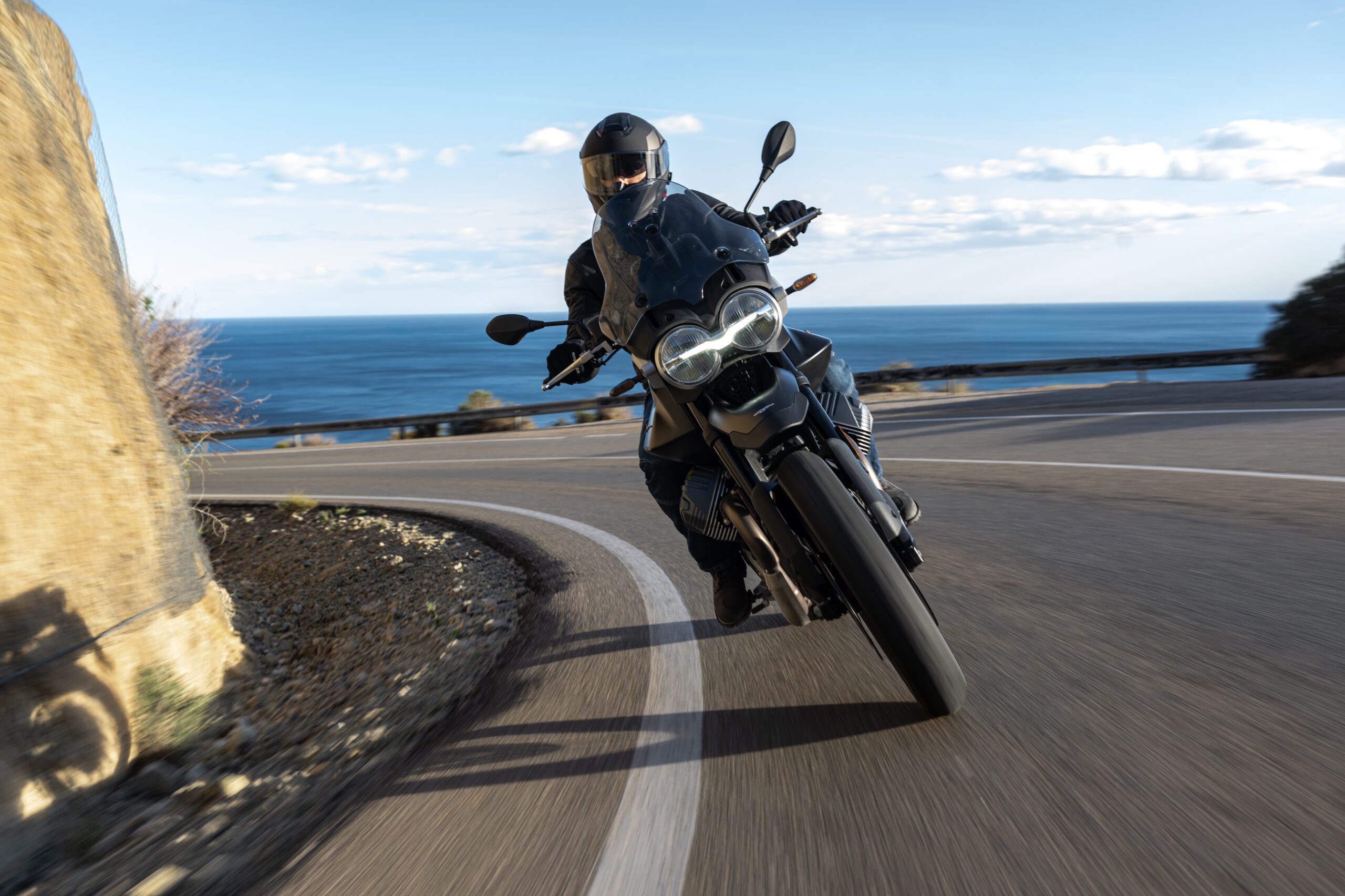 Moto Guzzi V85 Strada 2024