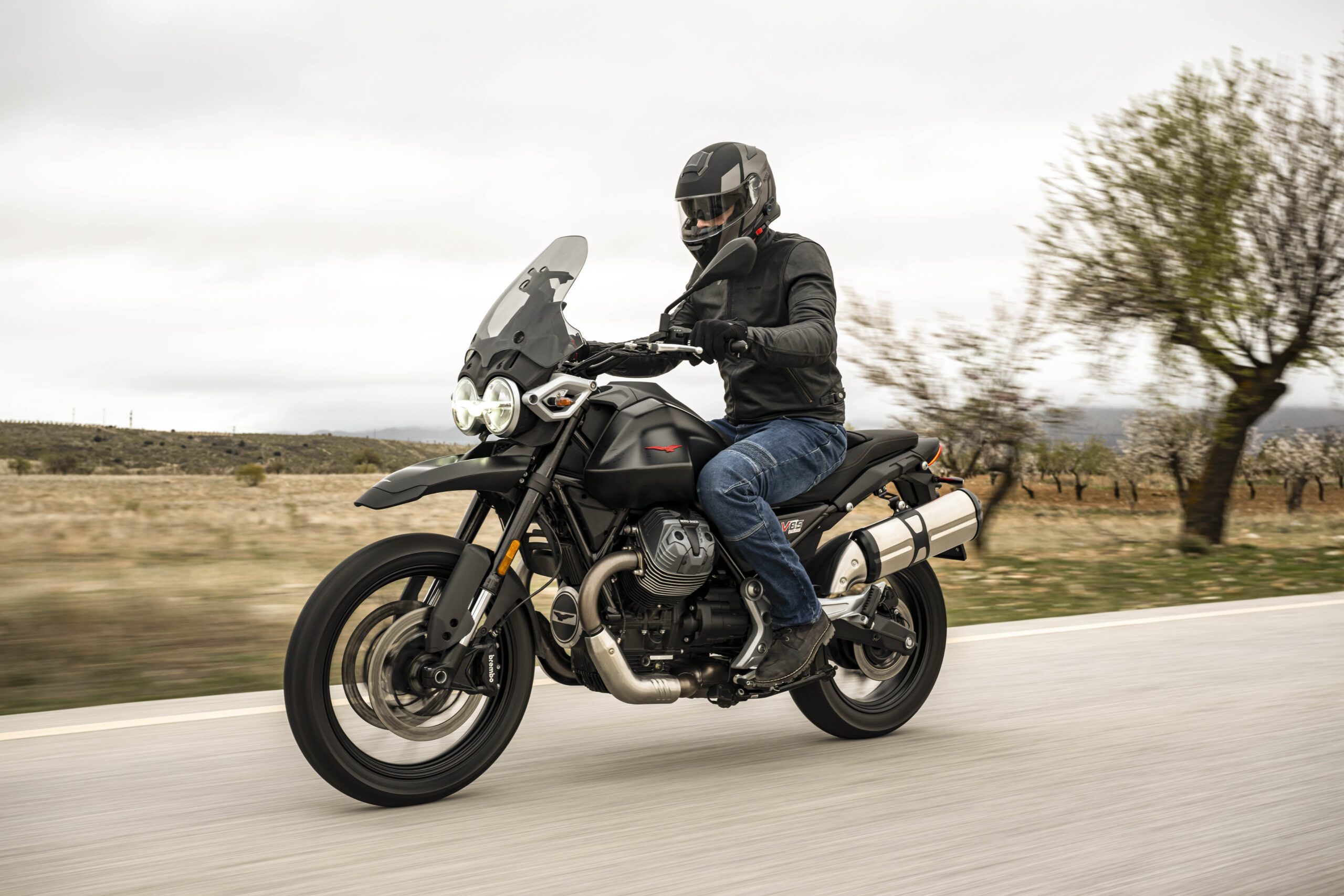 Moto Guzzi V85 Strada 2024