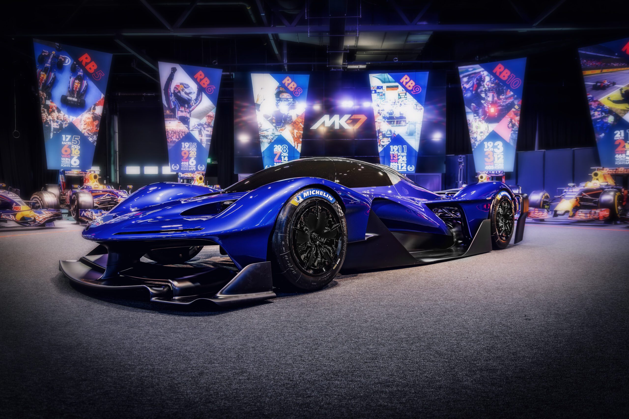 Točí 15 000 ot./min. Red Bull predstavil auto rýchlejšie ako F1