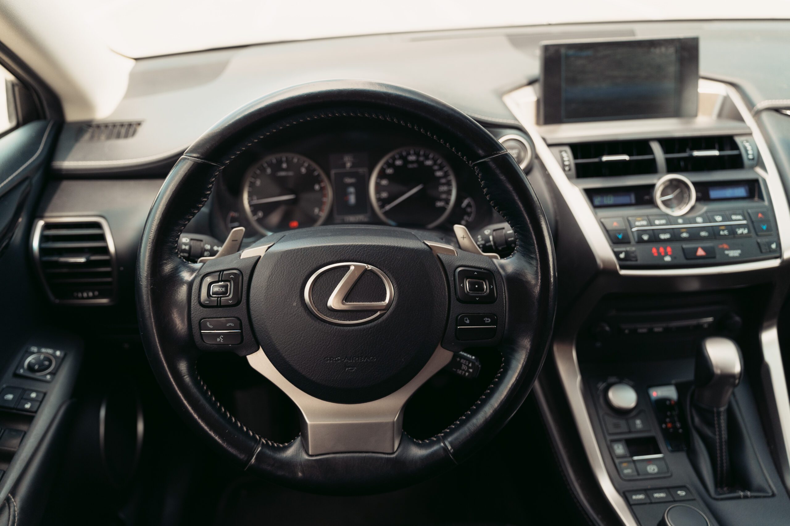 Lexus NX interiér