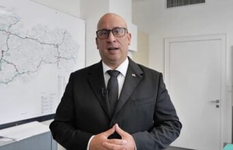 Minister dopravy Jozef Ráž vo videu, v ktorom zverejnil výsledky predaja jednodňovej diaľničnej známky