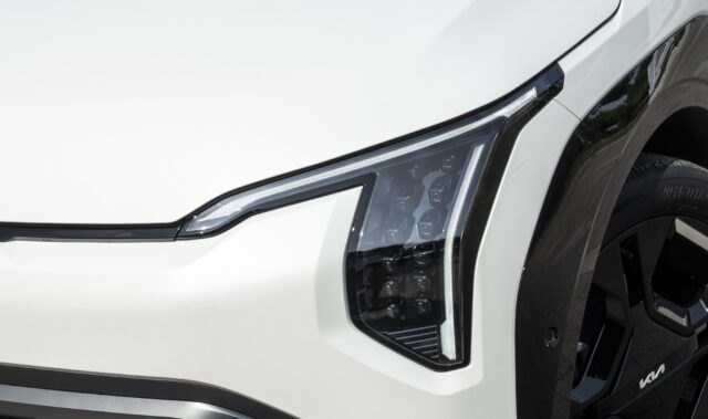 Predné LED svetlomety na vozidle Kia EV3