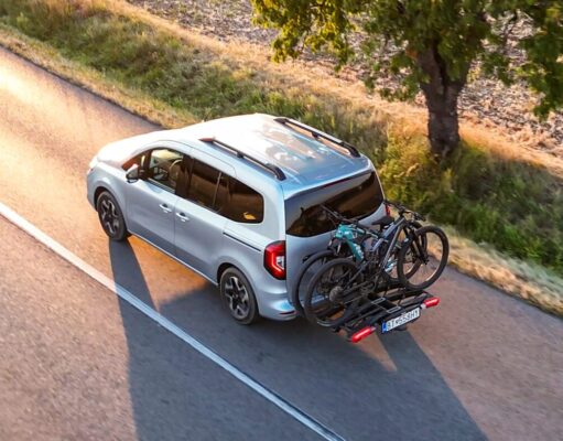 Nemáte peniaze na Multivan? Dá sa to aj inak, vyskúšali sme najlepšiu rodinnú dodávku na Slovensku