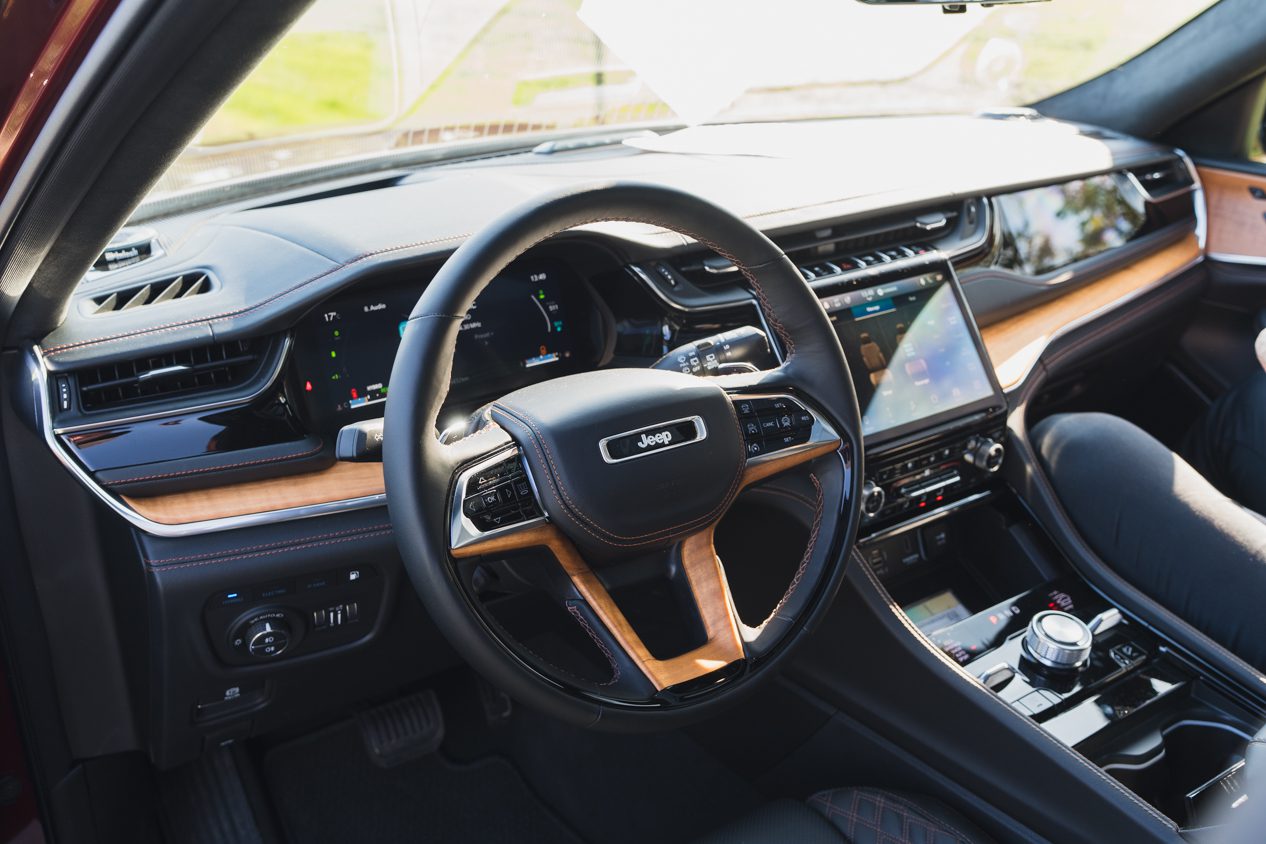 Interiér automobilu Jeep Grand Cherokee 4xe