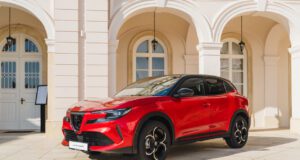 Alfa Romeo Junior pri kaštieli vo Voderadoch
