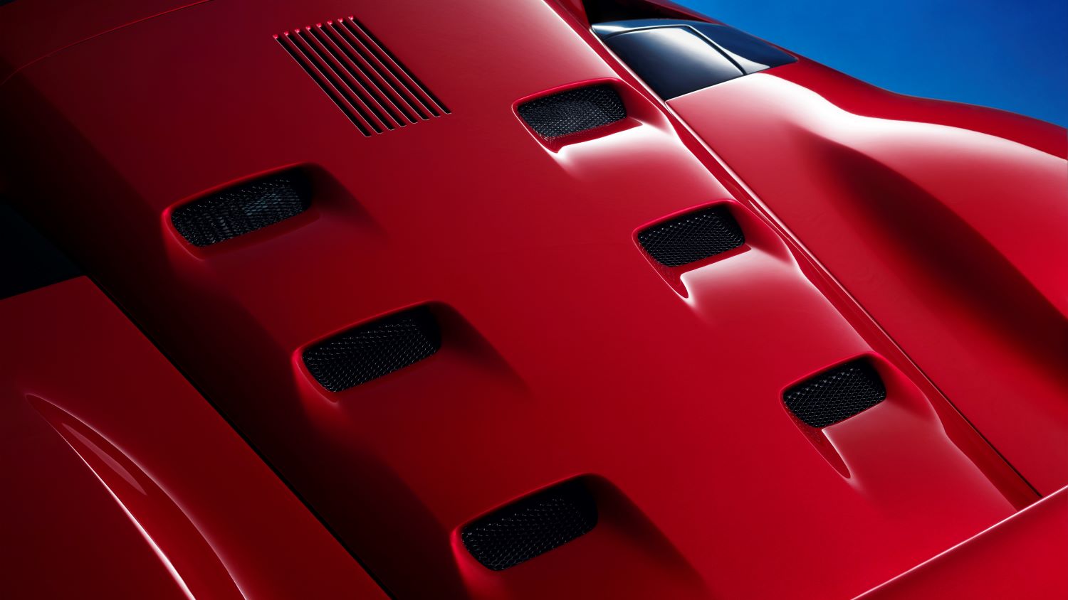 kryt motora na vozidle Ferrari F80