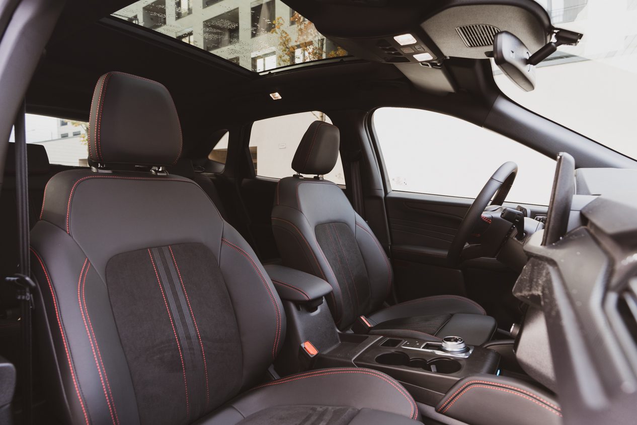 predné sedadlá vozidla Ford Kuga