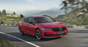 Škoda Superb Sportline počas jazdy v horách