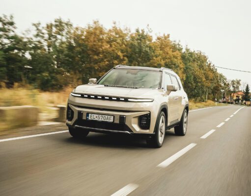 Kto by kupoval hatchback, keď za rovnakú cenu ponúkajú plnotučné SUV? (VIDEO)