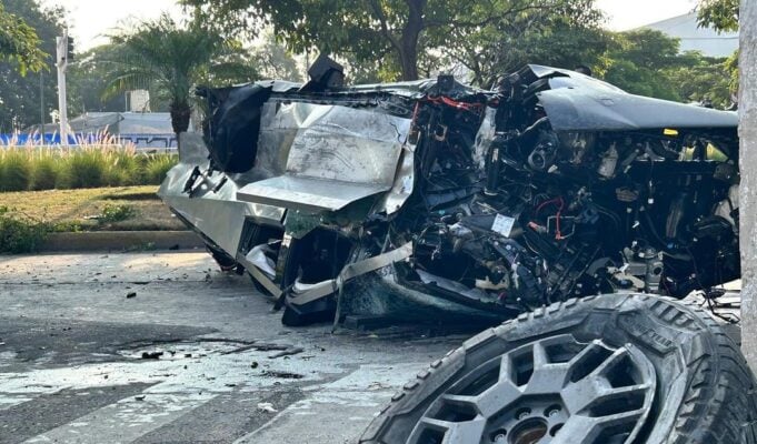 Tesla čelí rekordnému počtu nehôd, dôležité informácie zatajuje Vrak elektromobilu Tesla Cybertruck po nehode