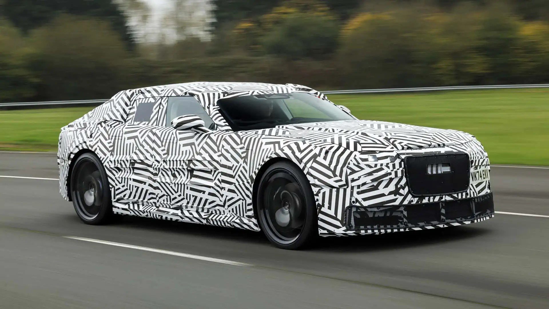 Prototyp nového elektromobilu značky Jaguar zachytený na ceste