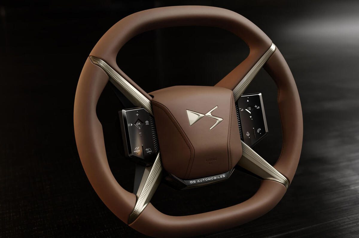 volant DS N°8