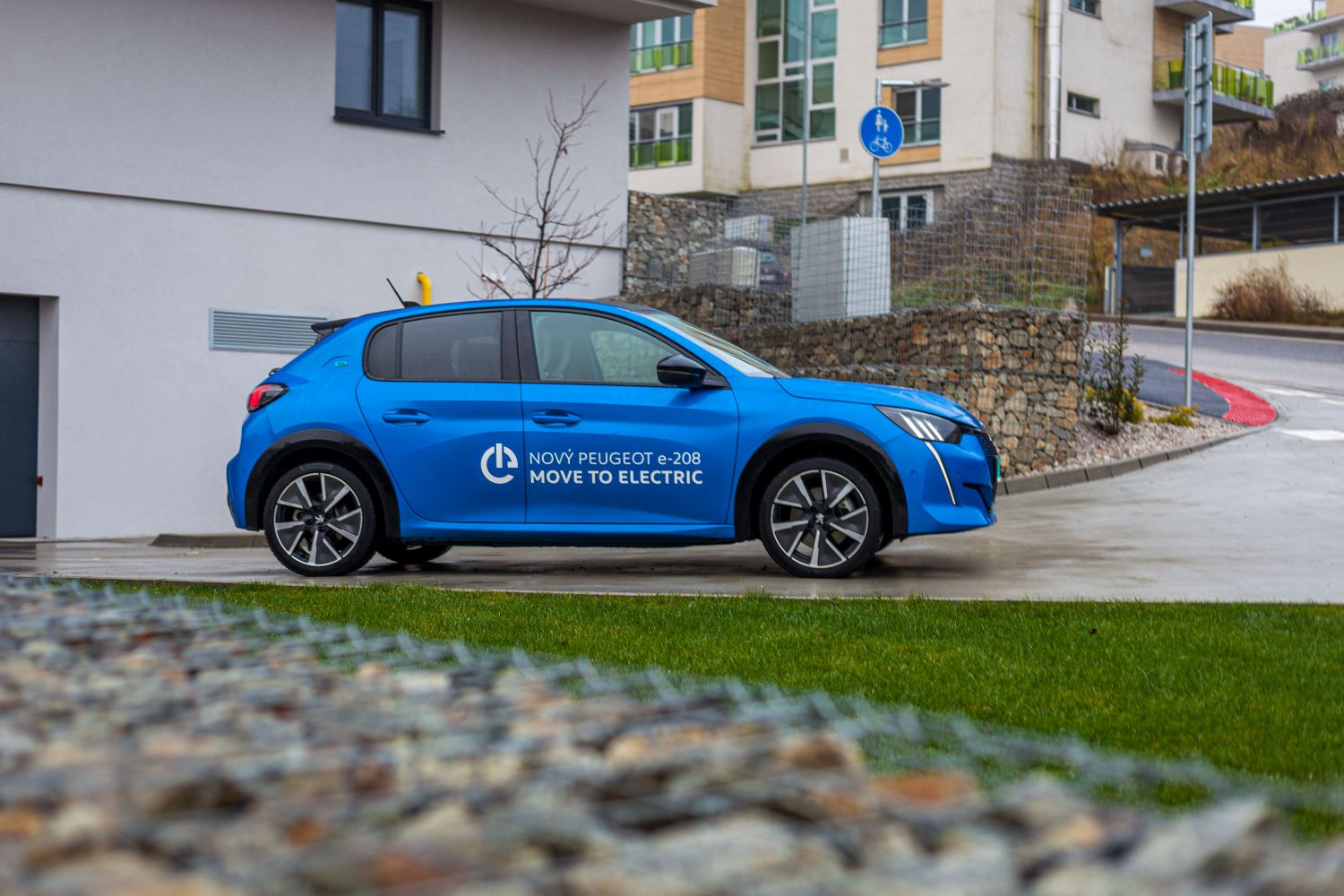 Peugeot E-208 ACEA vyzýva na zavedenie sociálneho lízingu