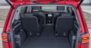 Batožinový priestor MPV automobilu Volkswagen Touran