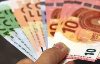 Nová daň vyvolala roztržku. Budeme za autá platiť ročne stovky eur navyše? poistky pre autá