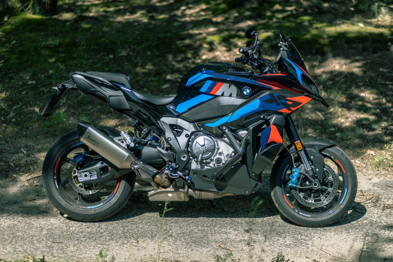 BMW M1000XR