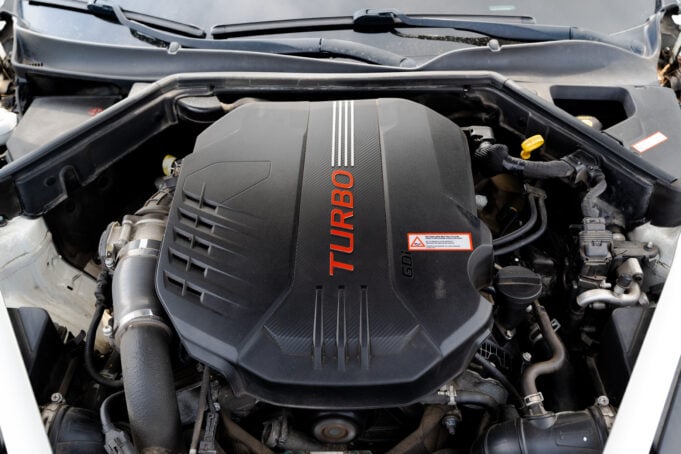 šesťvalcový motor vo vozidle Kia Stinger