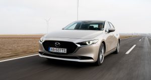 Sme nadšení z tohto sedanu: Je úžasne analógový a skvelo jazdí Mazda 3 Sedan