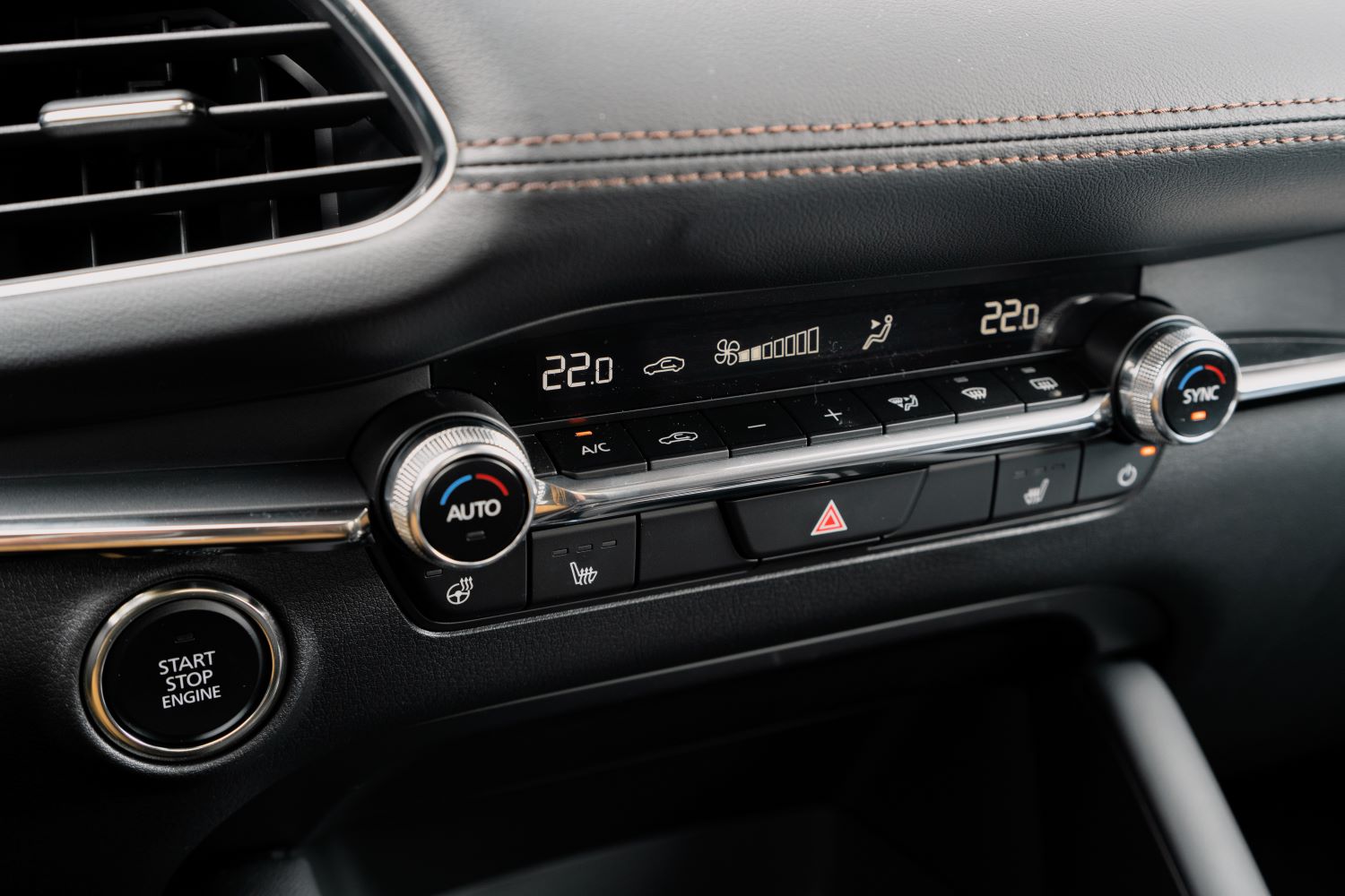 Mazda 3 sedan ovládanie klimatizácie
