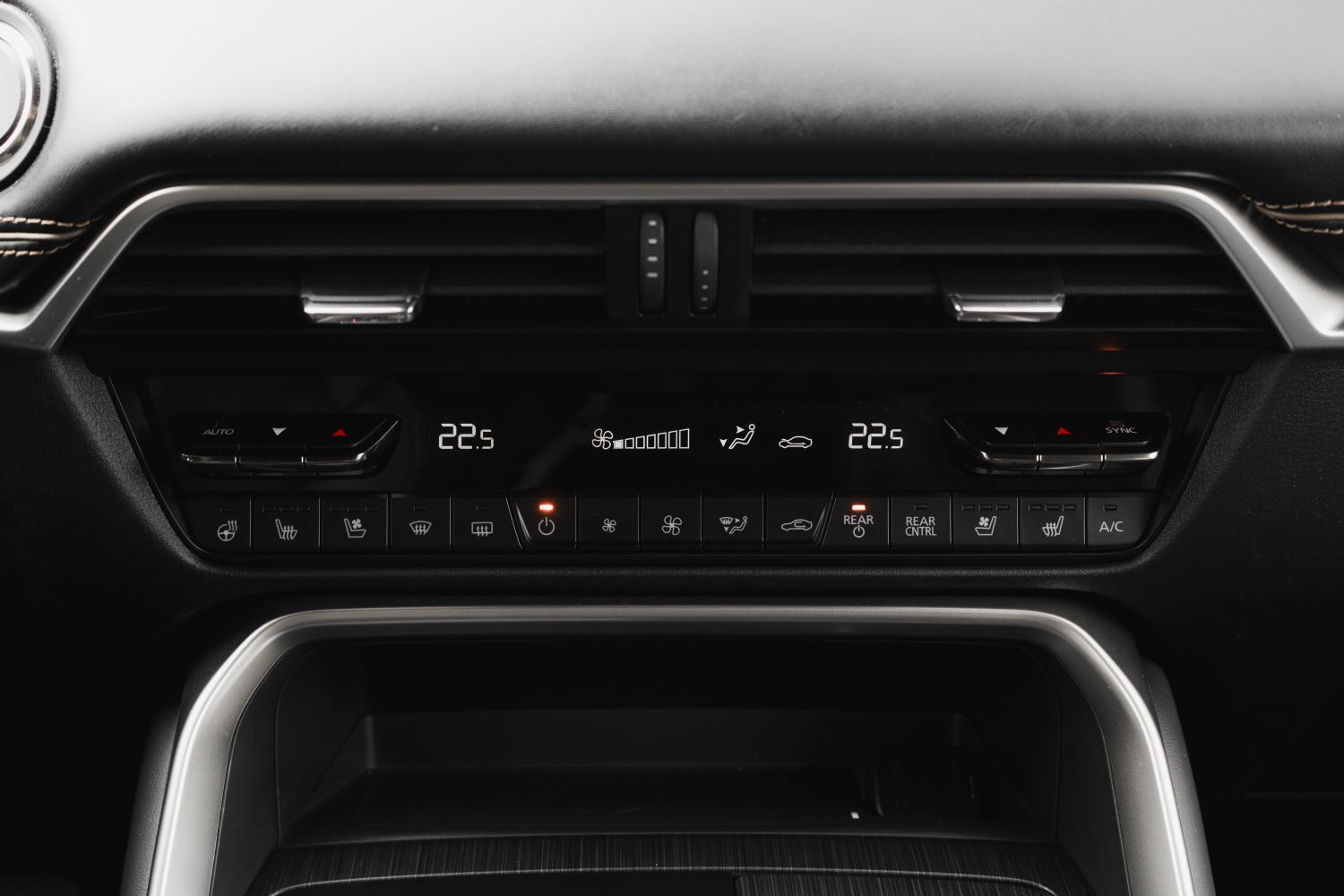 Mazda CX-80 panel klimatizácie