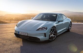 Ojazdené Porsche „omladili“ falošnými dokladmi. Na jedinom aute mohli zarobiť desaťtisíce eur Porsche Taycan